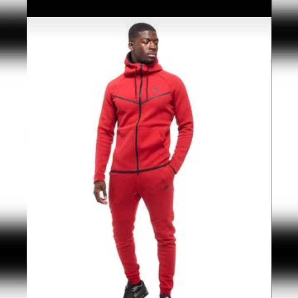 Red nike tech